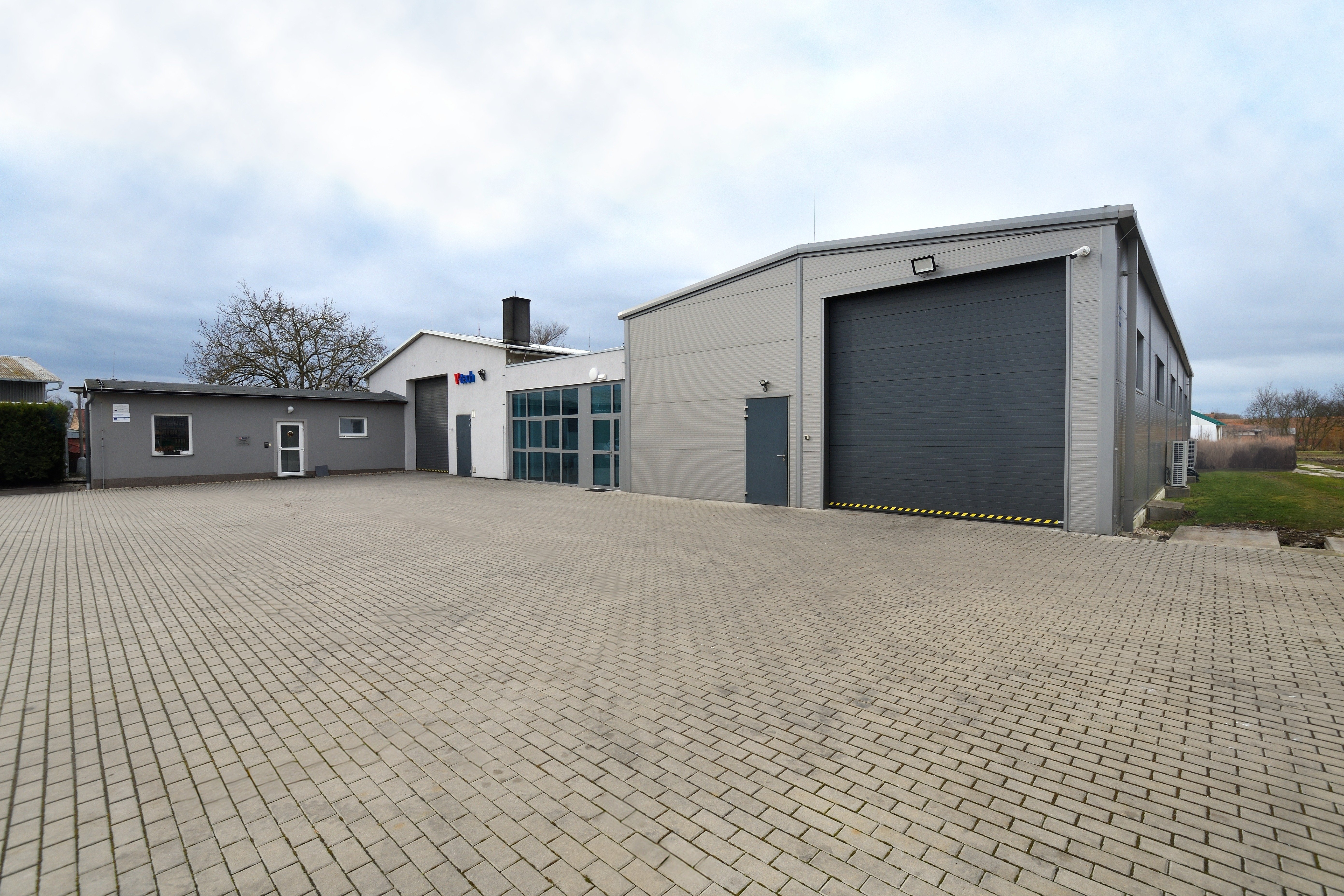 Zázemí společnosti v-tech s.r.o.